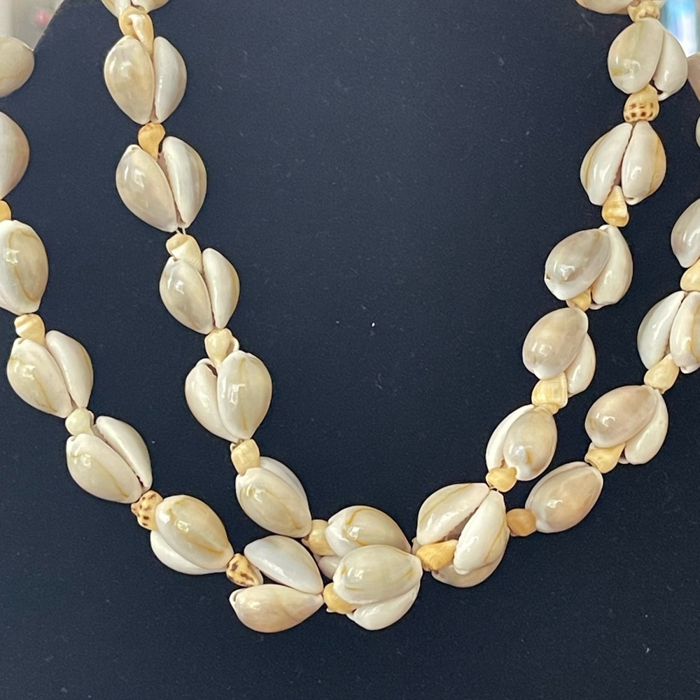 Two Cream Shell Necklaces - Picture 8 of 10